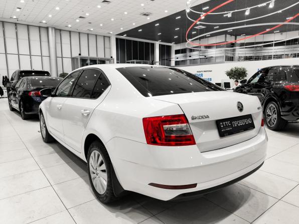 Skoda Octavia III (A7) Рестайлинг с пробегом 2019 года, цена 1 330 000 рублей, 221783 км, лифтбек, Автокод Объявления