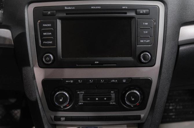 Skoda Octavia II (A5) Рестайлинг с пробегом 2013 года, цена 949 000 рублей, 255000 км, лифтбек, Автокод Объявления
