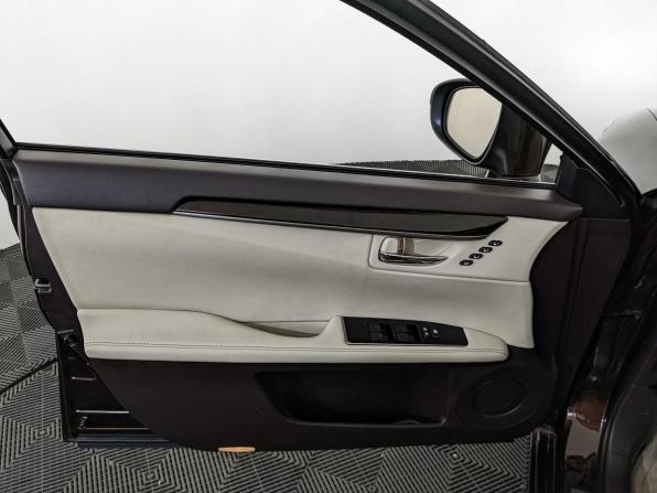 Lexus ES VI Рестайлинг с пробегом 2015 года, цена 2 640 000 рублей, 143650 км, седан, Автокод Объявления