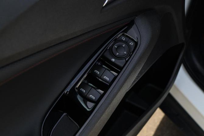 Chevrolet Orlando II с пробегом 2021 года, цена 2 250 000 рублей, 68362 км, компактвэн, Автокод Объявления