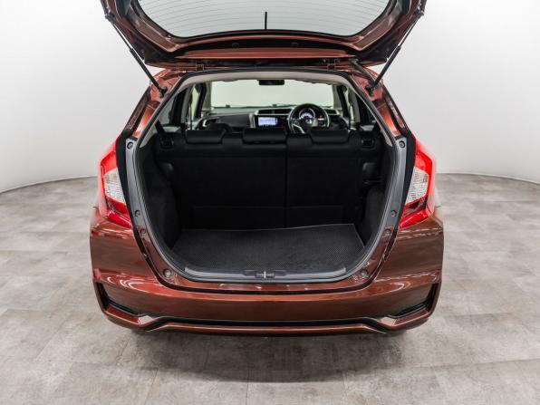 Honda Fit III Рестайлинг с пробегом 2018 года, цена 1 160 000 рублей, 52162 км, хэтчбек, Автокод Объявления