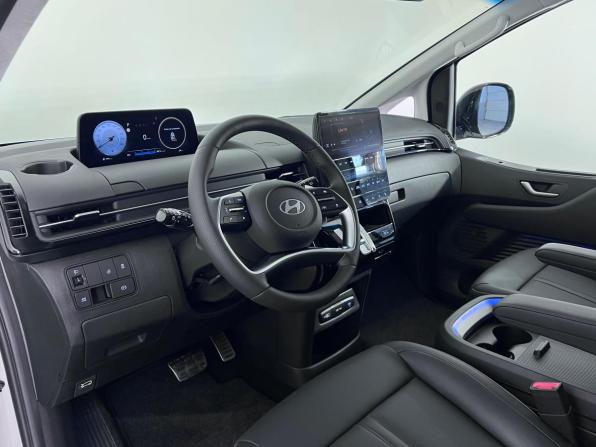 Hyundai Staria I с пробегом 2025 года, цена 8 999 900 рублей, 50 км, минивэн, Автокод Объявления