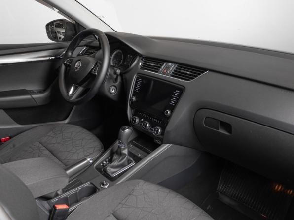 Skoda Octavia III (A7) Рестайлинг с пробегом 2019 года, цена 2 028 000 рублей, 195114 км, лифтбек, Автокод Объявления