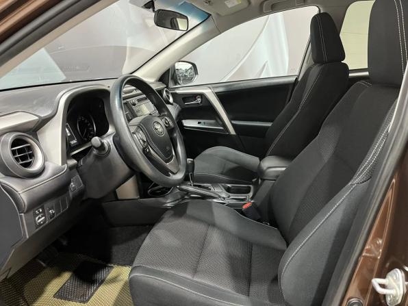 Toyota RAV4 IV (XA40) Рестайлинг с пробегом 2017 года, цена 2 280 000 рублей, 181290 км, внедорожник, Автокод Объявления
