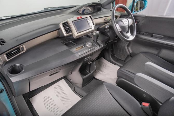 Honda Freed I Рестайлинг с пробегом 2013 года, цена 1 279 000 рублей, 96000 км, компактвэн, Автокод Объявления