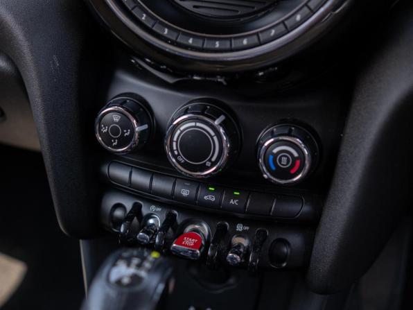 Mini Hatch III (F55/F56) с пробегом 2014 года, цена 1 039 000 рублей, 97557 км, хэтчбек, Автокод Объявления
