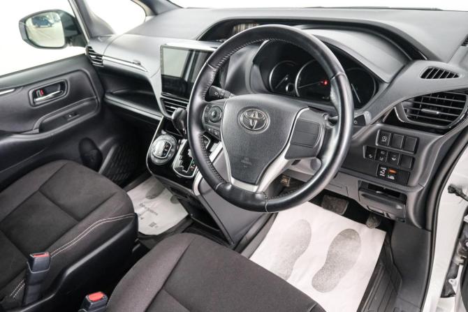 Toyota Esquire I с пробегом 2016 года, цена 2 429 000 рублей, 94535 км, минивэн, Автокод Объявления