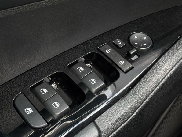 Kia Sportage V с пробегом 2022 года, цена 3 330 000 рублей, 56850 км, внедорожник, Автокод Объявления