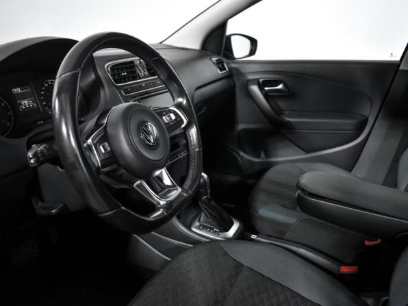 Volkswagen Polo V Рестайлинг с пробегом 2020 года, цена 1 360 000 рублей, 97819 км, седан, Автокод Объявления