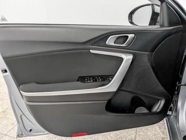 Kia Ceed III Рестайлинг с пробегом 2021 года, цена 2 300 000 рублей, 75157 км, универсал, Автокод Объявления
