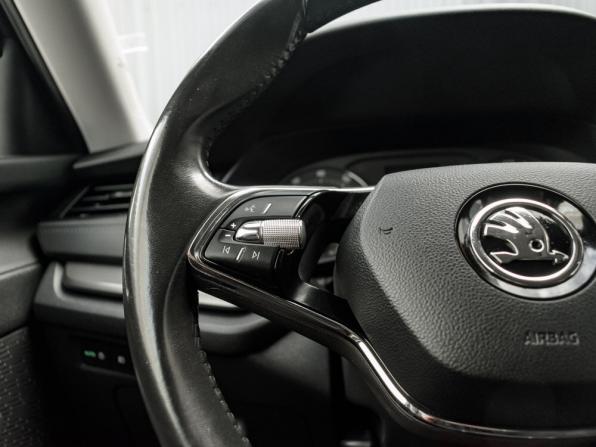 Skoda Octavia IV (A8) с пробегом 2021 года, цена 2 290 000 рублей, 106370 км, лифтбек, Автокод Объявления