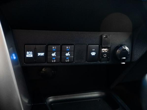 Toyota RAV4 IV (XA40) Рестайлинг с пробегом 2016 года, цена 2 100 000 рублей, 176048 км, внедорожник, Автокод Объявления