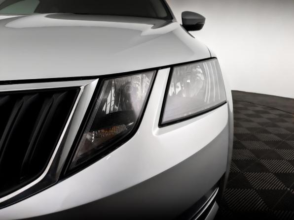 Skoda Octavia III (A7) Рестайлинг с пробегом 2019 года, цена 1 695 000 рублей, 130000 км, лифтбек, Автокод Объявления