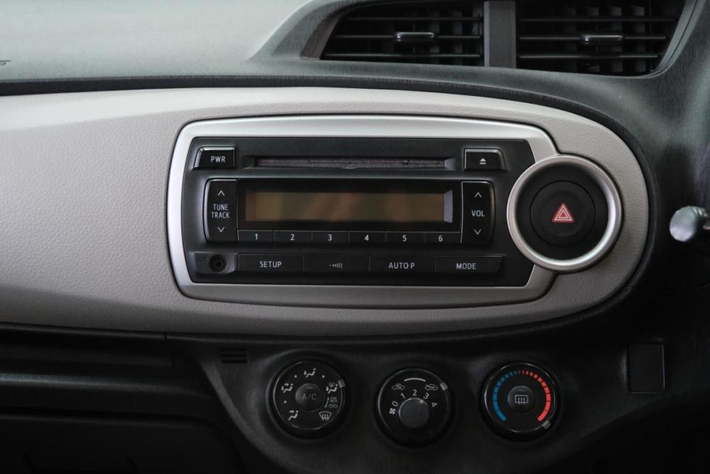 Toyota Vitz III (XP130) Омск  - изображение 16