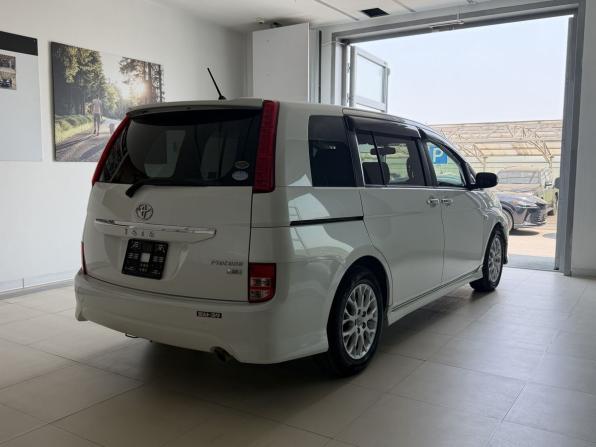 Toyota ISis I Рестайлинг с пробегом 2010 года, цена 1 050 000 рублей, 117522 км, компактвэн, Автокод Объявления