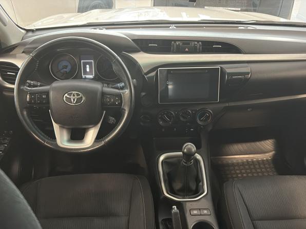 Toyota Hilux VIII с пробегом 2017 года, цена 3 960 000 рублей, 132327 км, пикап, Автокод Объявления
