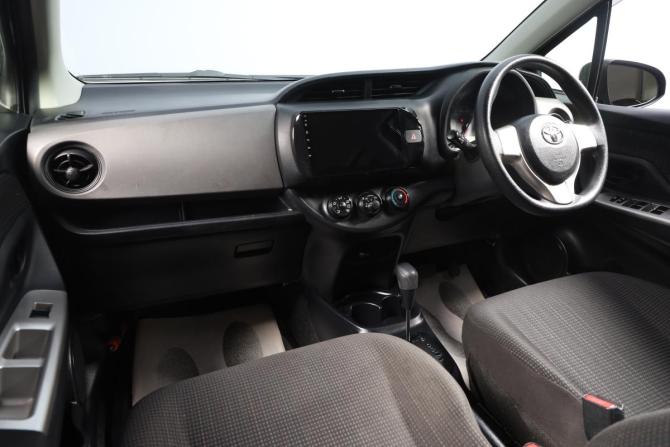 Toyota Vitz III (XP130) с пробегом 2016 года, цена 999 000 рублей, 69200 км, хэтчбек, Автокод Объявления