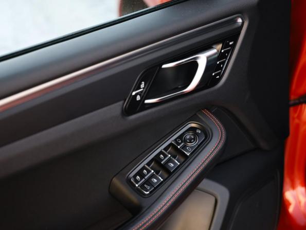Porsche Macan I Рестайлинг 2 с пробегом 2022 года, цена 6 990 000 рублей, 81202 км, внедорожник, Автокод Объявления