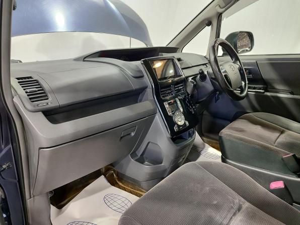 Toyota Voxy II (R70) с пробегом 2008 года, цена 1 100 000 рублей, 278763 км, минивэн, Автокод Объявления