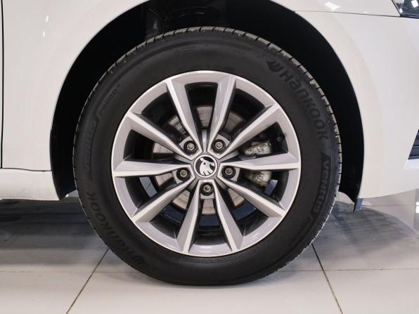 Skoda Octavia III (A7) Рестайлинг с пробегом 2023 года, цена 2 033 000 рублей, 105300 км, лифтбек, Автокод Объявления