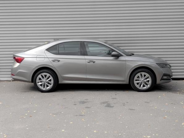 Skoda Octavia IV (A8) с пробегом 2021 года, цена 2 400 000 рублей, 75851 км, лифтбек, Автокод Объявления
