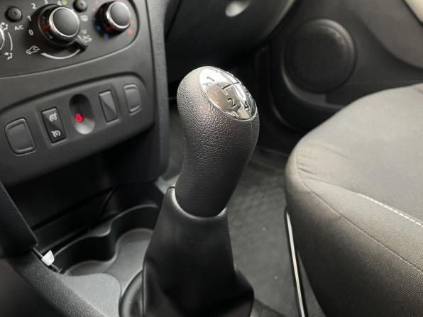 Renault Sandero II Рестайлинг с пробегом 2019 года, цена 1 265 000 рублей, 42714 км, хэтчбек, Автокод Объявления