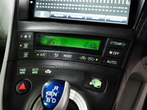 Toyota Prius III (XW30) с пробегом 2010 года, цена 1 100 000 рублей, 163393 км, лифтбек, Автокод Объявления