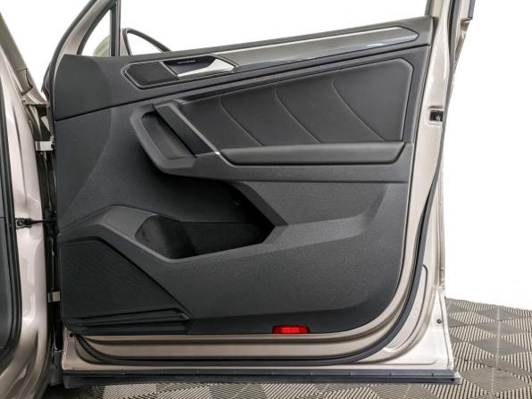 Volkswagen Tiguan II с пробегом 2018 года, цена 2 955 000 рублей, 89168 км, внедорожник, Автокод Объявления