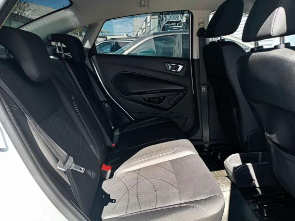 Ford Fiesta Mk6 Рестайлинг с пробегом 2015 года, цена 899 000 рублей, 60900 км, седан, Автокод Объявления