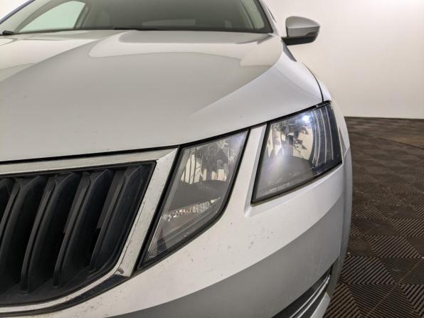 Skoda Octavia III (A7) Рестайлинг с пробегом 2017 года, цена 1 920 000 рублей, 63777 км, лифтбек, Автокод Объявления