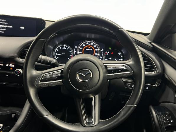 Mazda 3 IV (BP) с пробегом 2022 года, цена 1 935 000 рублей, 32165 км, хэтчбек, Автокод Объявления
