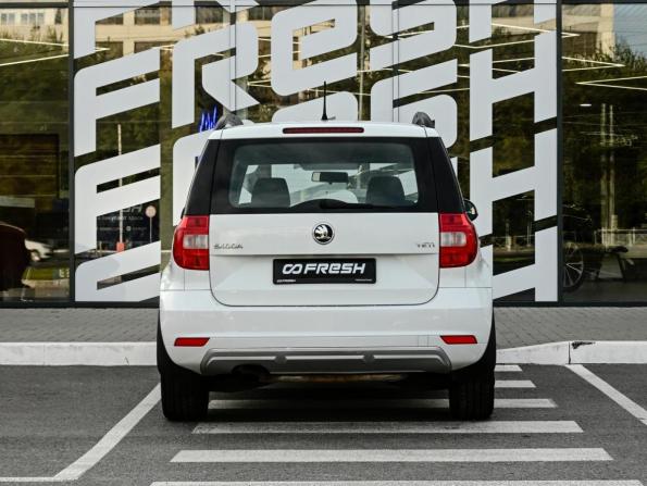 Skoda Yeti I Рестайлинг с пробегом 2015 года, цена 1 229 000 рублей, 208560 км, внедорожник, Автокод Объявления