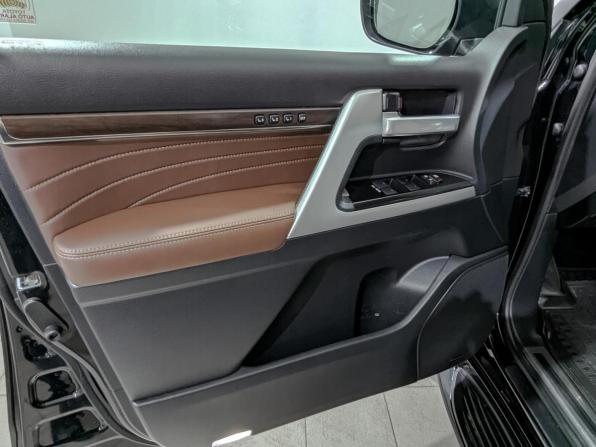 Toyota Land Cruiser 200 Series Рестайлинг 2 с пробегом 2019 года, цена 7 950 000 рублей, 95423 км, внедорожник, Автокод Объявления