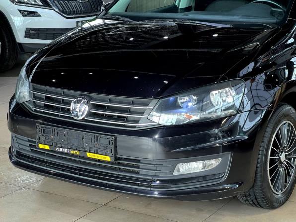Volkswagen Polo V Рестайлинг с пробегом 2017 года, цена 1 290 000 рублей, 141470 км, седан, Автокод Объявления