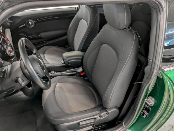 Mini Hatch III (F55/F56) Рестайлинг с пробегом 2021 года, цена 2 250 000 рублей, 77313 км, хэтчбек, Автокод Объявления