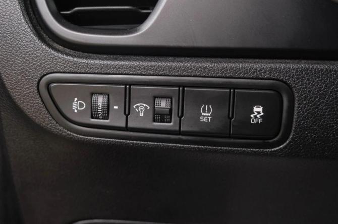 Kia Rio IV Рестайлинг с пробегом 2020 года, цена 1 549 000 рублей, 52000 км, седан, Автокод Объявления