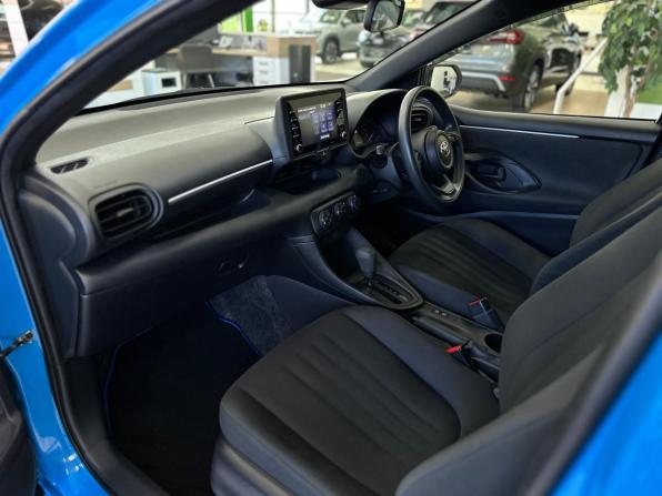 Toyota Yaris IV с пробегом 2020 года, цена 1 375 000 рублей, 37710 км, хэтчбек, Автокод Объявления