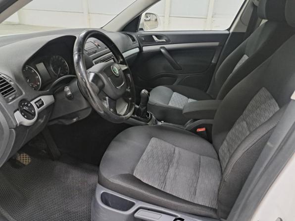 Skoda Octavia II (A5) Рестайлинг с пробегом 2012 года, цена 790 000 рублей, 286844 км, лифтбек, Автокод Объявления
