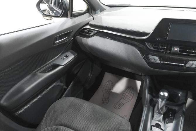 Toyota C-HR I с пробегом 2018 года, цена 2 099 000 рублей, 33000 км, внедорожник, Автокод Объявления