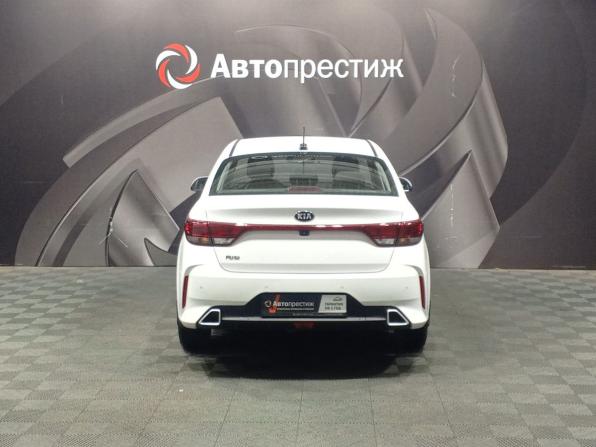 Kia Rio IV Рестайлинг с пробегом 2021 года, цена 1 680 000 рублей, 72640 км, седан, Автокод Объявления