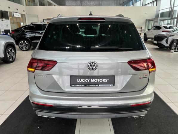 Volkswagen Tiguan II с пробегом 2017 года, цена 2 595 000 рублей, 158921 км, внедорожник, Автокод Объявления