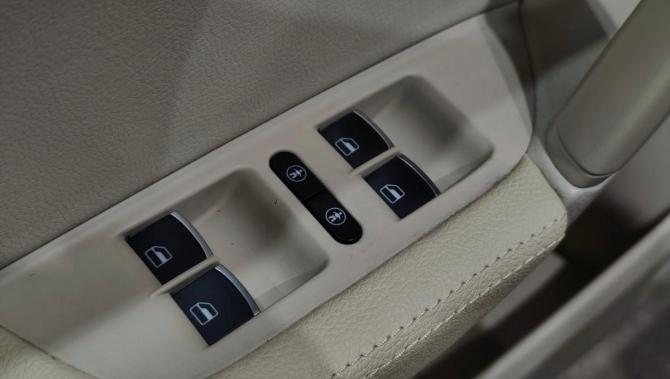 Volkswagen Touareg II с пробегом 2011 года, цена 1 940 000 рублей, 278833 км, внедорожник, Автокод Объявления