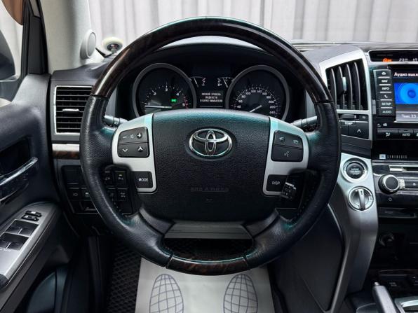 Toyota Land Cruiser 200 Series Рестайлинг 1 с пробегом 2013 года, цена 3 759 000 рублей, 244860 км, внедорожник, Автокод Объявления