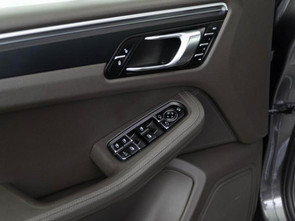 Porsche Macan I с пробегом 2018 года, цена 3 150 999 рублей, 217907 км, внедорожник, Автокод Объявления