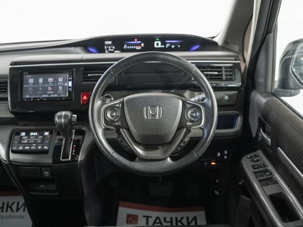 Honda Stepwgn V Рестайлинг с пробегом 2017 года, цена 2 230 000 рублей, 79007 км, минивэн, Автокод Объявления
