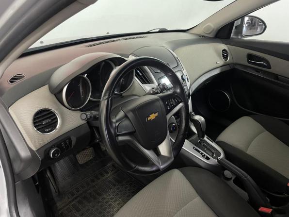 Chevrolet Cruze I Рестайлинг с пробегом 2015 года, цена 855 000 рублей, 73500 км, хэтчбек, Автокод Объявления