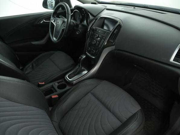 Opel Astra J Рестайлинг с пробегом 2014 года, цена 577 000 рублей, 144000 км, седан, Автокод Объявления