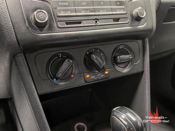Volkswagen Polo V Рестайлинг с пробегом 2017 года, цена 860 000 рублей, 219420 км, седан, Автокод Объявления