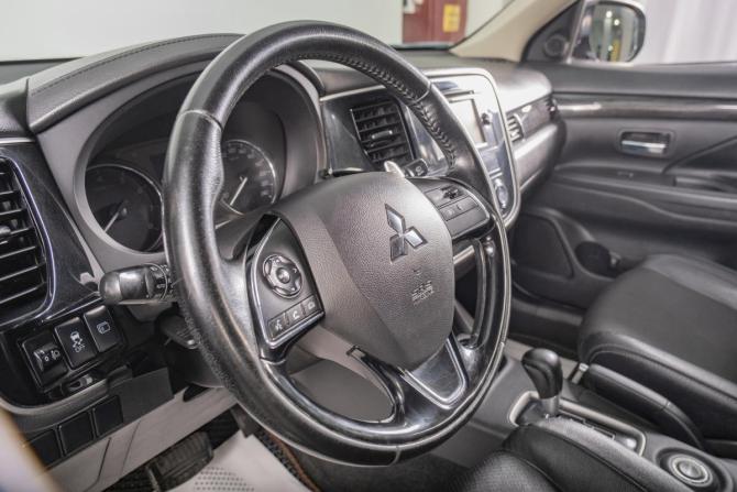Mitsubishi Outlander III Рестайлинг 2 с пробегом 2016 года, цена 2 299 000 рублей, 180000 км, внедорожник, Автокод Объявления