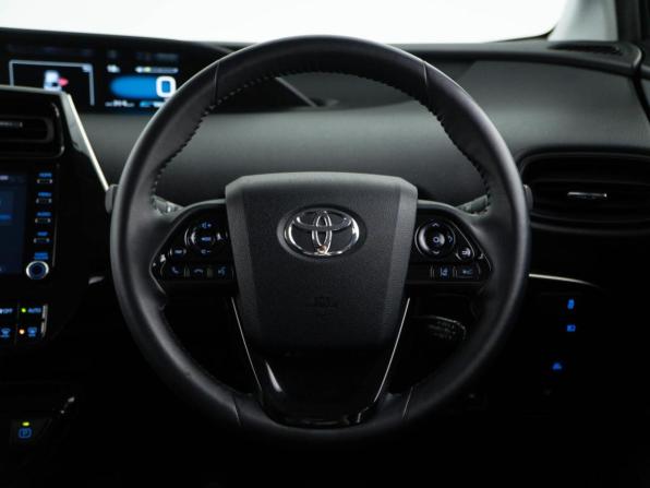 Toyota Prius IV Рестайлинг (XW50) с пробегом 2021 года, цена 1 997 434 рубля, 79581 км, лифтбек, Автокод Объявления